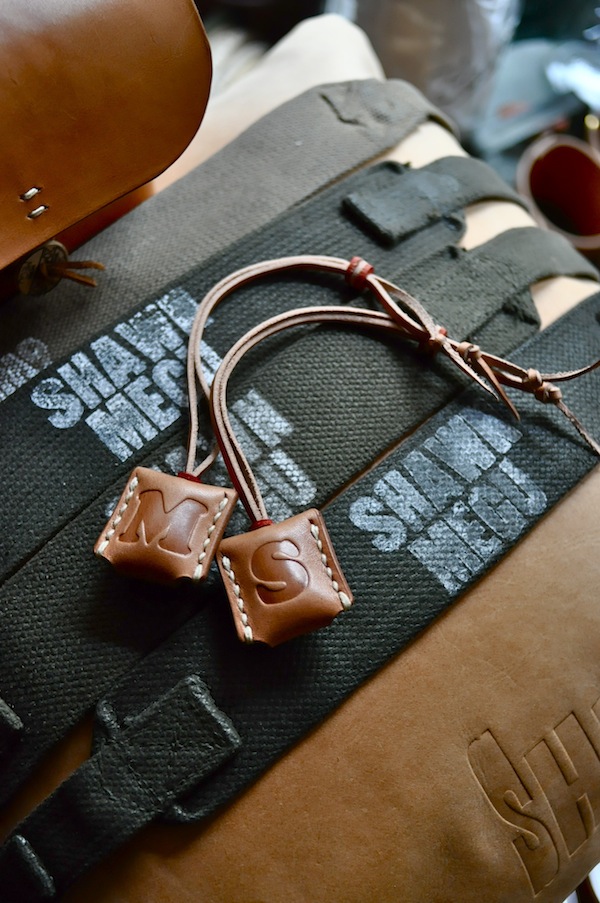 leather locket_b0172633_18533145.jpg
