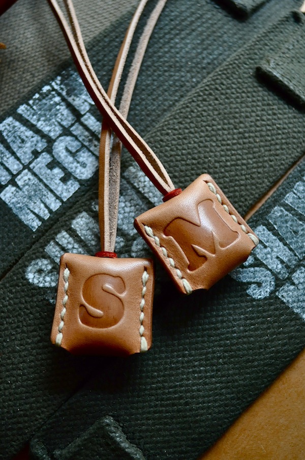 leather locket_b0172633_18545974.jpg