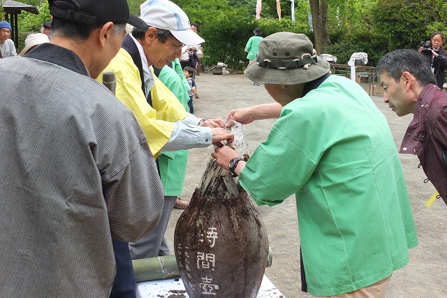 ■　20年時間壺掘り起し記念会　　　15.4.29_e0070891_22115416.jpg