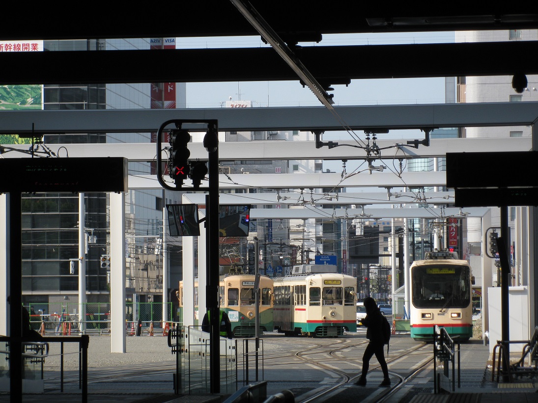 平日の朝、けさの富山駅。_f0281398_9192695.jpg