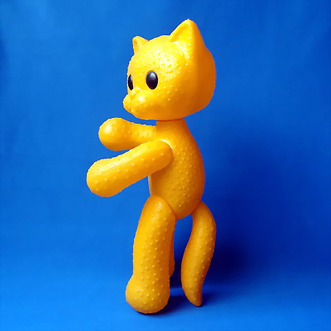 22004]ロシア ヴィンテージ 大きなソフビ（プラスチック）人形 黄色い