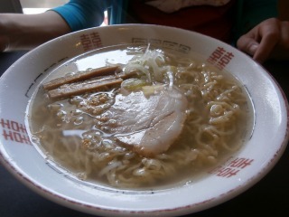 シンプル・イズ・ベストなラーメン　＜緑屋＞_b0296353_21310783.jpg