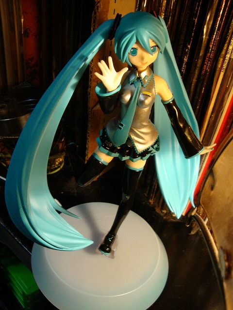 初音ミクの500円フィギュアを買う_f0050105_19231975.jpg