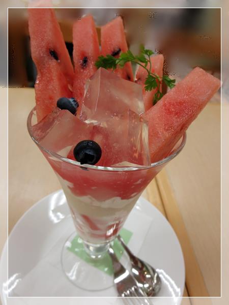 【GW限定】VSすいかのパフェ【千疋屋総本店港南台】_c0042960_155116.jpg