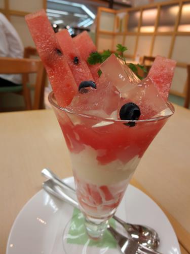 【GW限定】VSすいかのパフェ【千疋屋総本店港南台】_c0042960_1553173.jpg