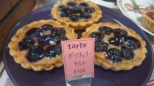 「５月、新発売ダークチェリータルト」_a0075684_0525816.jpg
