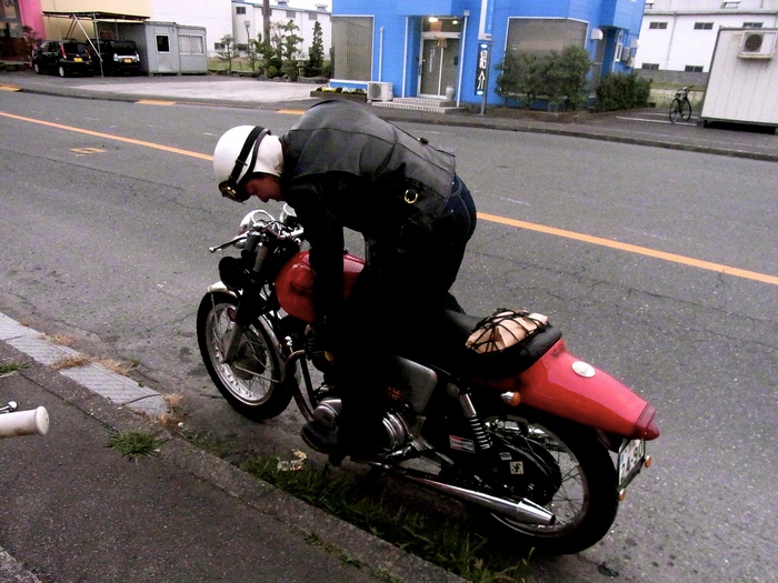 明日は営業しています。_d0179518_19261940.jpg