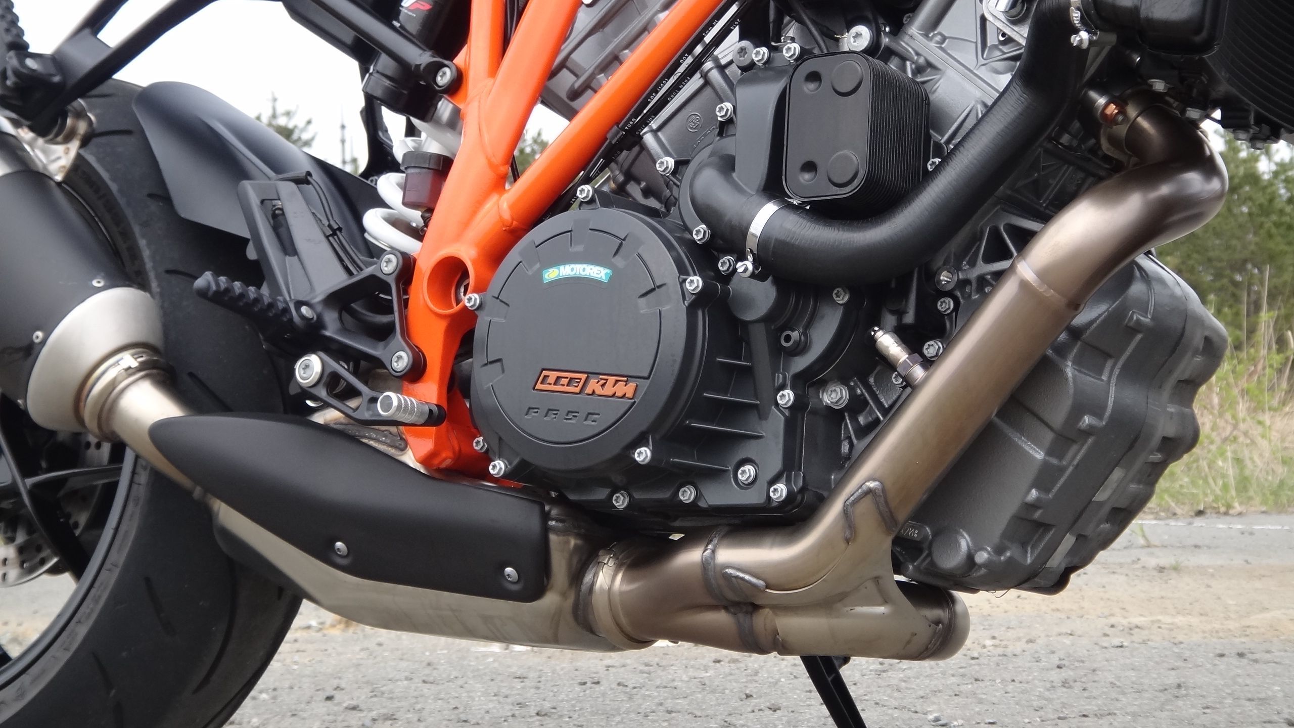 1290 Super Duke R ｴｷﾊﾟｲのｺｽﾒ改善_f0004270_18181242.jpg