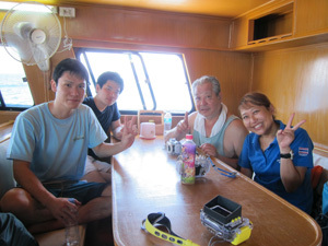 今日はみんなでピピ島ダイビング!!_f0144385_23130906.jpg