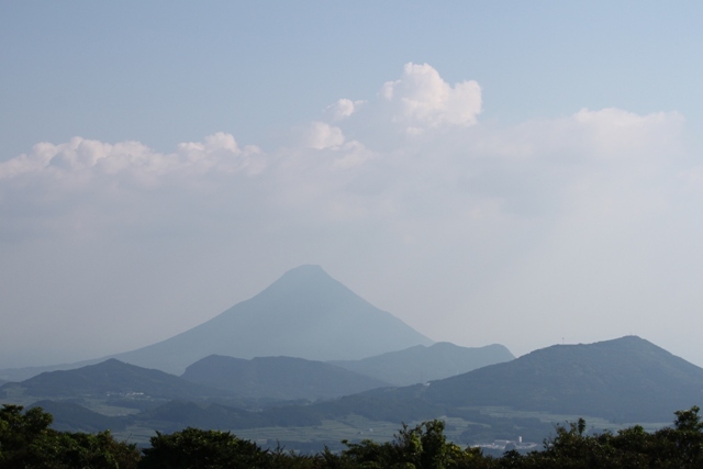 20100819千貫平から開聞岳を眺める。_c0368903_07593132.jpg