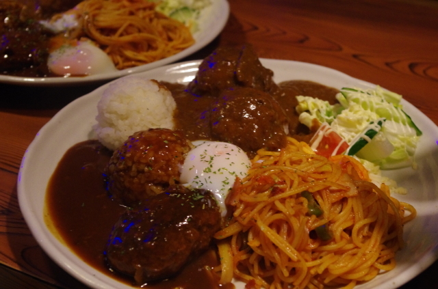 カレーとナポリタンとロコモコで！！_e0081753_22095062.jpg