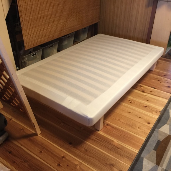 ついにIKEAのエヴァ？組み立てました（笑）快適な寝床です！！_e0221199_16465807.jpg