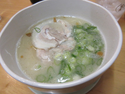 大栄ラーメン@ 西鉄久留米駅 (久留米 ラーメン修行・その2)_c0212604_17121286.jpg