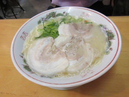大栄ラーメン@ 西鉄久留米駅 (久留米 ラーメン修行・その2)_c0212604_17125757.jpg