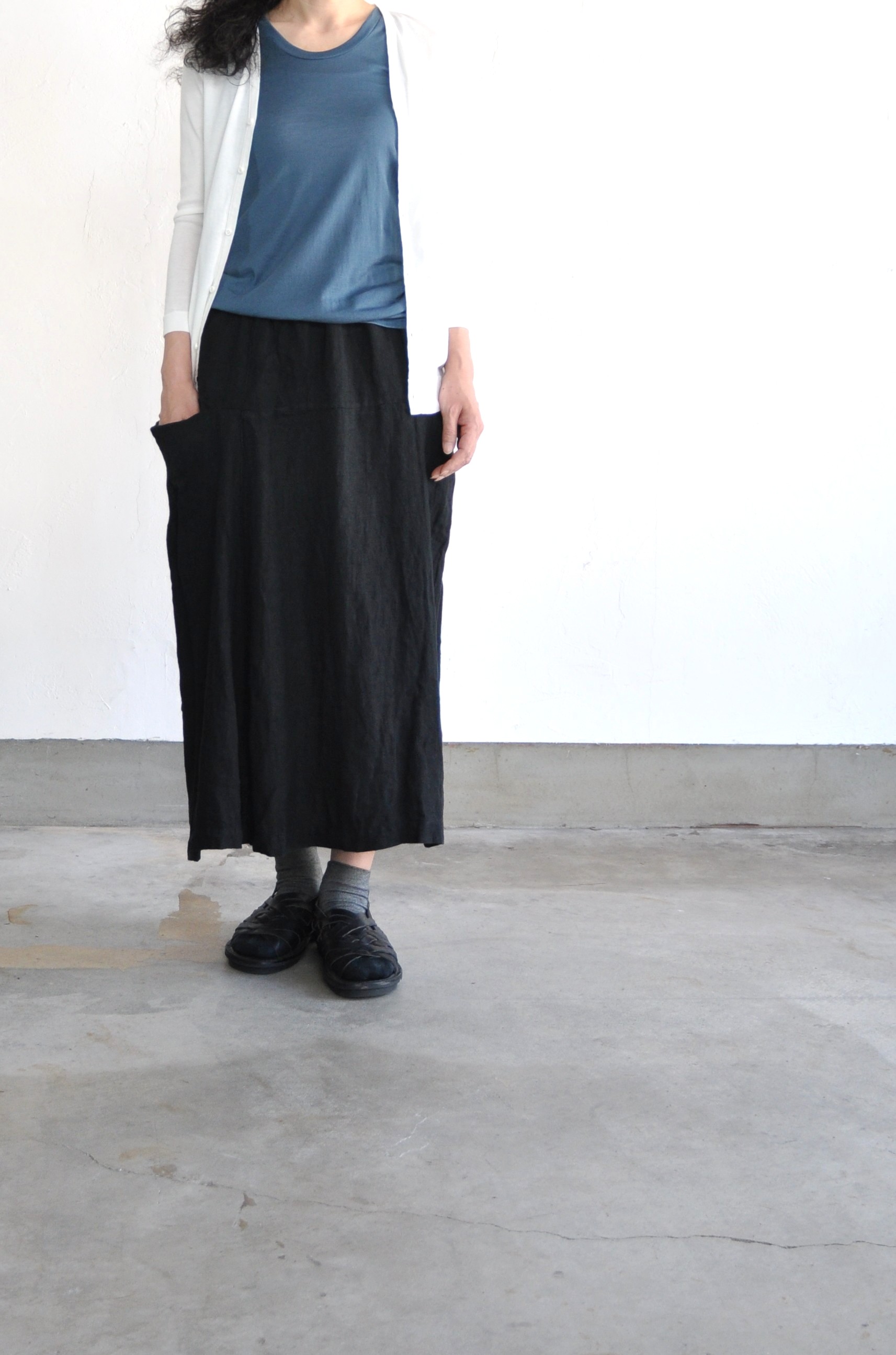 jujudhau　POCKET SKIRT(LINEN H.B BLACK)_d0120442_1395815.jpg