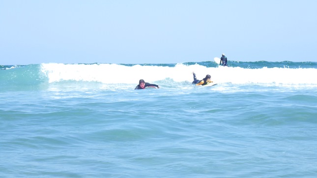 良い波でサーフィンスクールできました。_f0009169_8252559.jpg