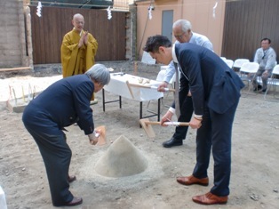 仏式の地鎮祭_f0163105_09371623.jpg