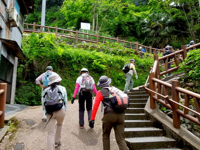 湯涌温泉から浅野川沿いに硝煙街道を歩く_e0153040_21045933.jpg