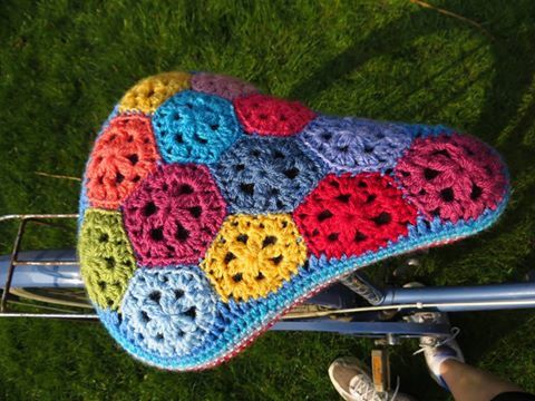 海外】かぎ針編みで自転車のサドルカバー : Crochet with Ricky