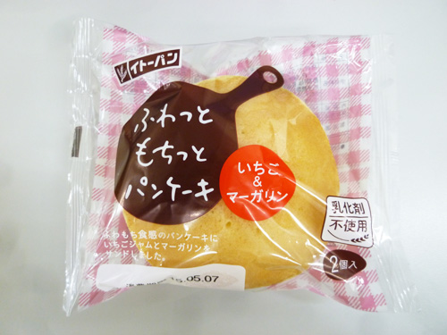 【菓子パン】ふわっともちっとパンケーキ いちご&マーガリン@イトーパン_c0152767_22222582.jpg