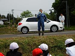 田植え体験(上目黒小・枝野小)_d0247484_16573363.jpg