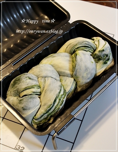 豚生姜焼きのっけて弁当と抹茶マーブルラウンドパン♪_f0348032_19153346.jpg