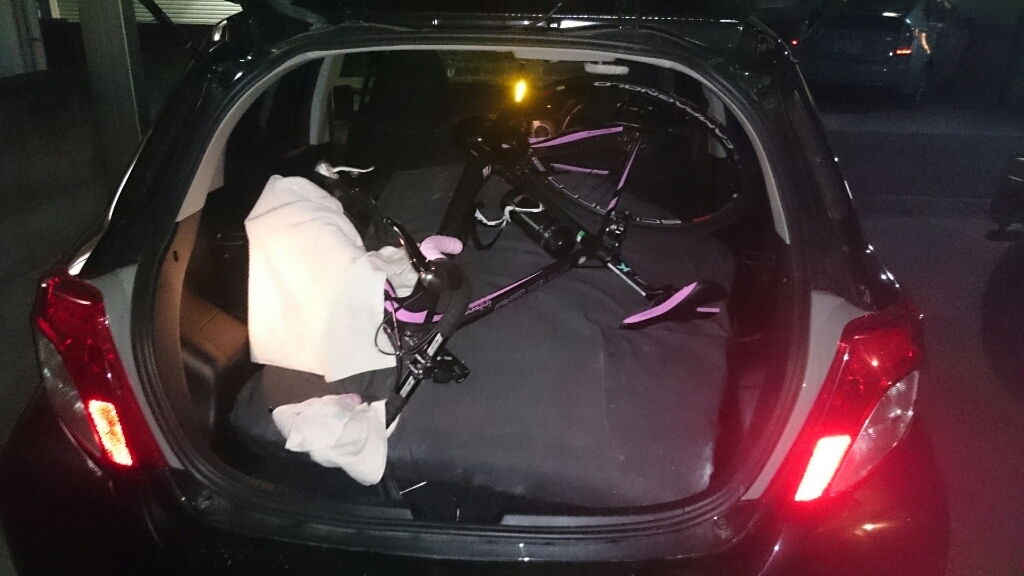 ヴィッツにロードバイクを二台積んでみた 渚の道楽部屋その２