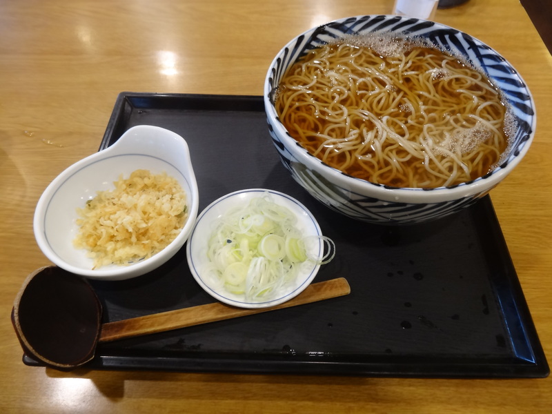 千葉にある九州のチェーンの饂飩屋さん、一番安くてボリュームが有る食事メニューはかけ蕎麦です。_c0225997_1942466.jpg