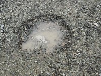 穴ぼこの応急処置がその日のうちに行われました(*^^*)_c0133422_2231406.jpg