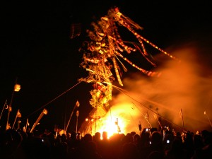 ★大磯町の左義長、盛大な火祭り！_c0168984_00351895.jpeg