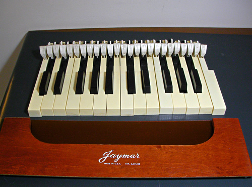 Jaymar 25 Keys Toy Piano_e0045459_1641486.jpg