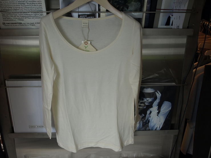 着心地の良い服 MILFOIL定番のオーガニックコットンUネック七分袖とクルーネック長袖カットソー_e0122680_21284139.jpg