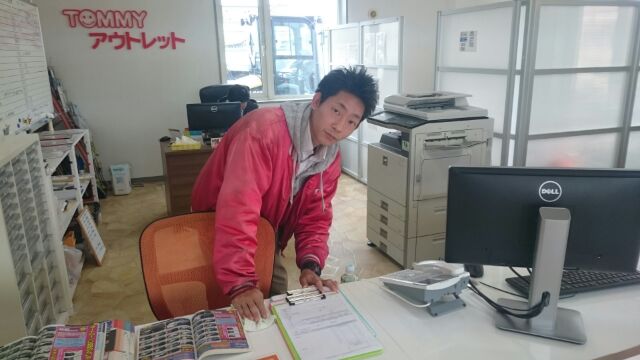 5月12日(火)休み明けのアウトレット☆K様ヴォクシー納車♪♪100万円以下専門店!!★_b0127002_1822883.jpg