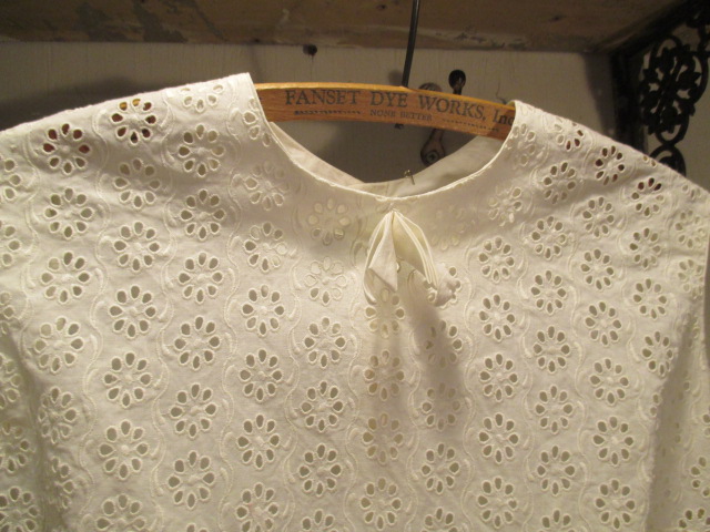 white blouse    _a0206703_20583877.jpg