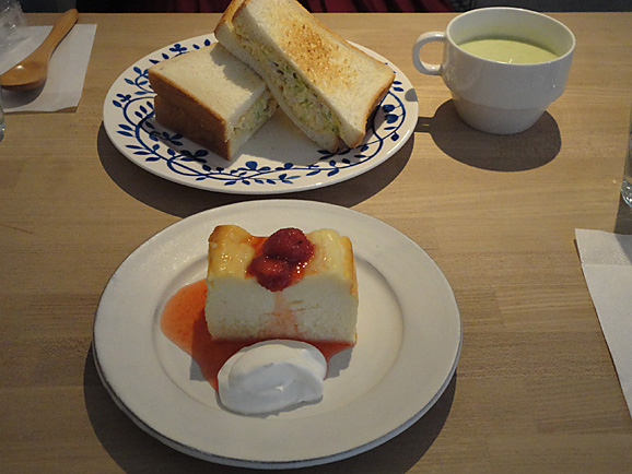 HOTORiでチーズケーキ_e0230011_1730988.jpg