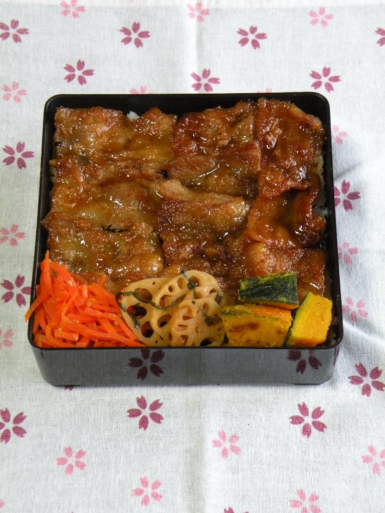 お弁当。（息子用）バラ肉の照り生姜焼き乗せ弁当。_d0285829_07323382.jpg