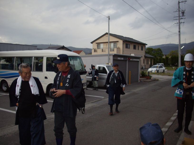 諏訪大社下社 御柱伐採①_b0329588_17253462.jpg