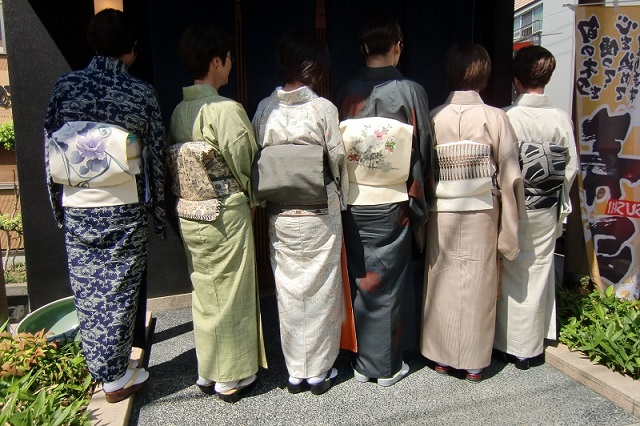 第39回 着物会 後姿など 藍 の着物であるこう
