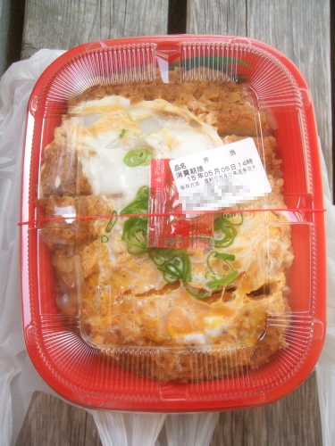 【リニューアル】ほっかほっか亭　手仕込み　厚切りロースかつ丼　500円（クーポン利用）【食べた】_d0188613_10452516.jpg