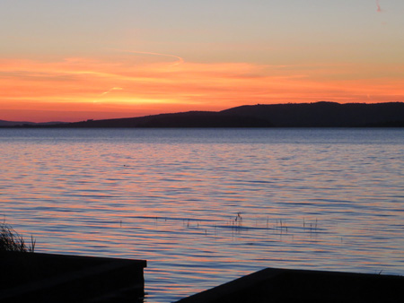 ピザと夕日と湖と_f0234936_5552272.jpg