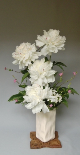 芍薬の散る姿 実に良し 活花生活 ２