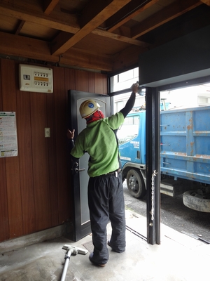 改修工事が進行中です。_b0131012_1944459.jpg