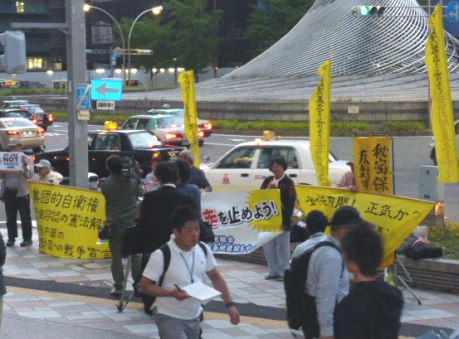 15/5/14戦争関連法案の閣議決定に抗議する緊急街頭宣伝が行われました_c0241022_2339137.jpg