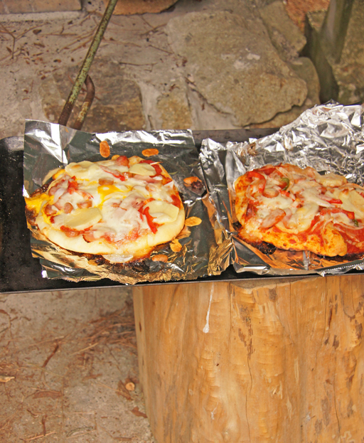 森のかまどでピザ＆ナン作り！～バンガローキャンプ（1）_c0139591_5515115.jpg