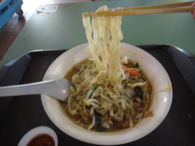 もぐもぐシンガポール：１０　Bedok South Niu Ji Prawn Noodle_d0225149_91897.jpg