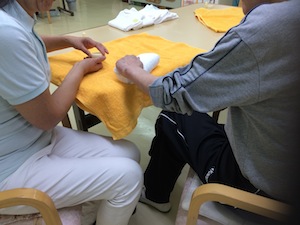 蘇我のデイでのハンドケア_a0191183_18405418.jpg