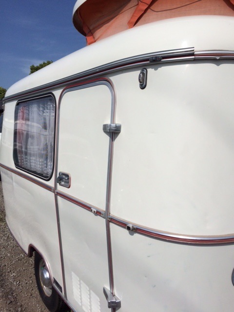 Camping Trailer  /  HYMER_b0195093_09062619.jpg