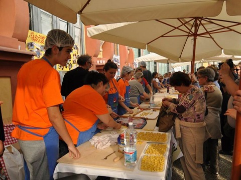 Non stop 食フェスティヴァル (Giardini del Gusto)　_d0006400_139367.jpg