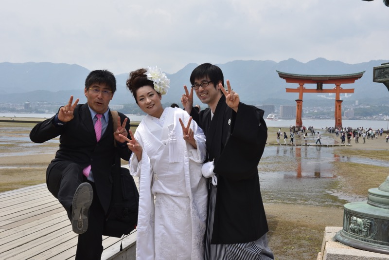 厳島神社での結婚式・写真とショートムービー撮影、定番の場所で集合写真15.5.16_c0324376_17232791.jpg