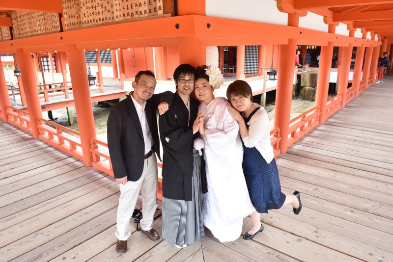 厳島神社での結婚式・写真とショートムービー撮影、定番の場所で集合写真15.5.16_c0324376_17233972.jpg